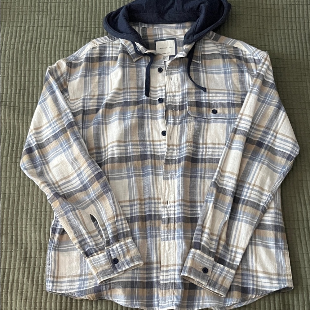 American Eagle Outfitters Blue and Cream Plaid Casual Button Down Shirt